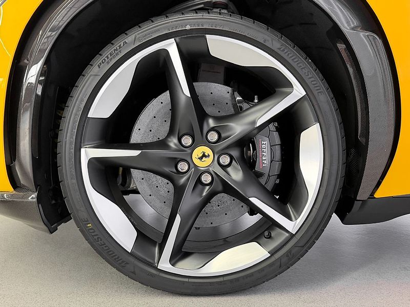 Ferrari Purosangue V12 CARBON, ALCANTARA, PANORAM - fotka 8 z 38