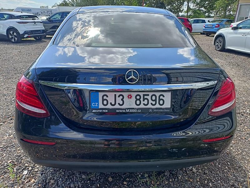 Mercedes-Benz Třídy E (2018) E 200d / poškozen motor - fotka 5 z 23