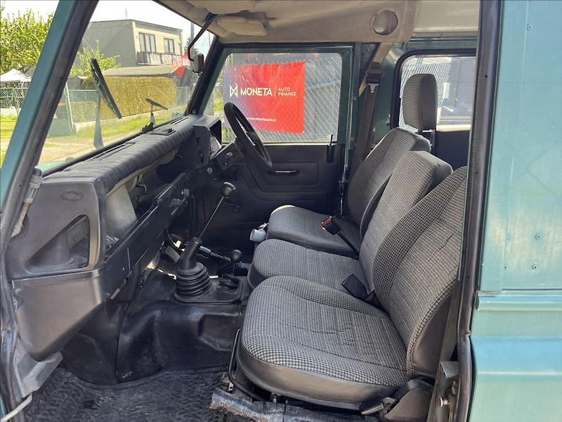 Land Rover Defender 2,5 d 83kW  LR 90 7 míst - fotka 12 z 29