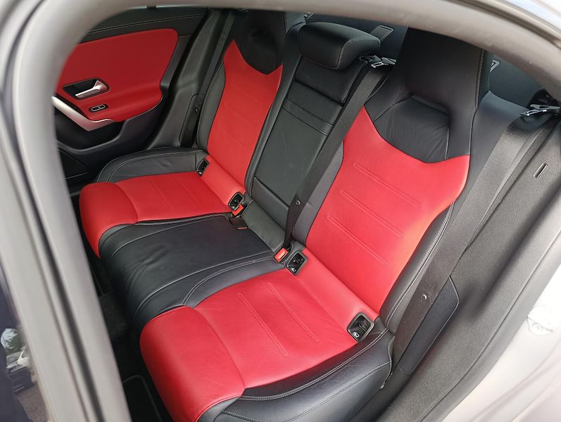 Mercedes-Benz CLA 220d AMG ČR PANO  - fotka 15 z 35