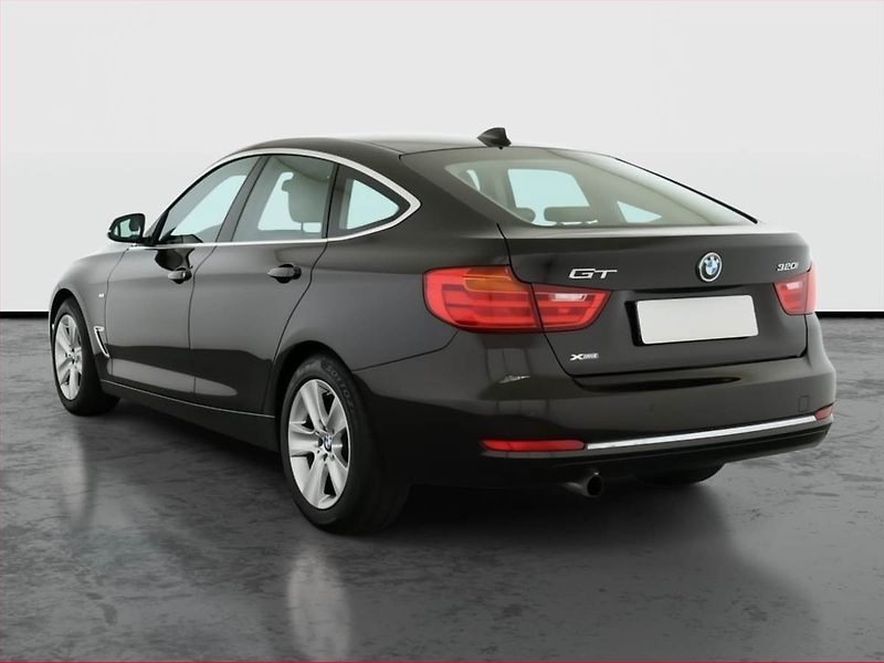 BMW Řada 3 (2015) Luxury Line 320i xDrive GT - fotka 4 z 20