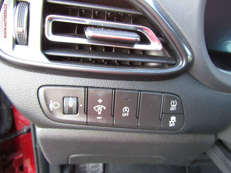 Hyundai i30 (2025) 1.5, 1.maj,ČR, AT, STK1/29 - fotka 12 z 23