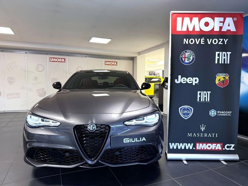 Alfa Romeo Giulia (2026) 2.0T 280k AT8 ZF Q4 4x4 Veloce - fotka 2 z 22