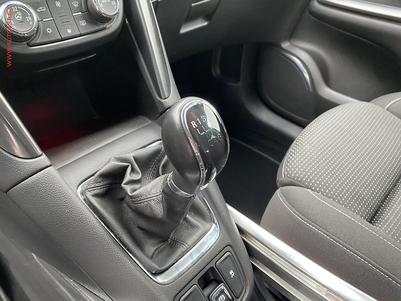 Opel Zafira (2013) 2.0CDTi, ČR, AC, tempo, bixen - fotka 15 z 16