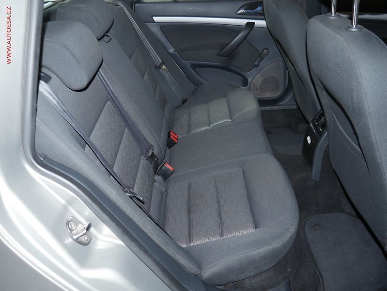 Škoda Octavia (2012) 1.6 TDI, ČR, AC, TZ, temp - fotka 11 z 17