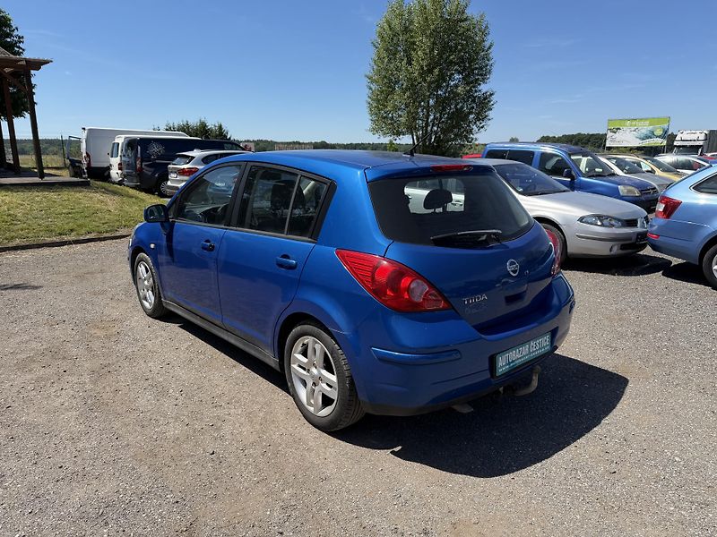 Nissan Tiida 1.8i - fotka 8 z 20