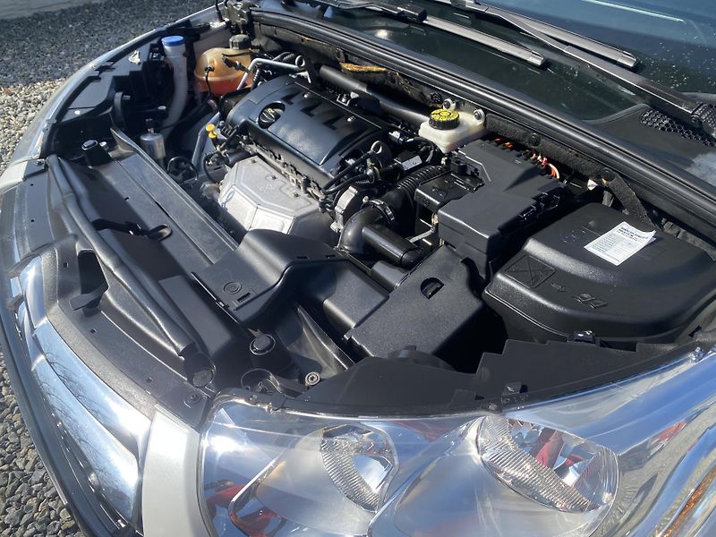 Citroën DS4 1.6i 16V 120PS EXCLUSIVE TOP!! - fotka 91 z 160