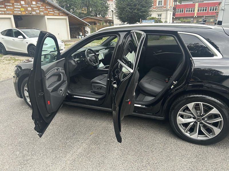 Audi e-tron 55 QUATTRO 300kw S LINE SOH96% - fotka 13 z 47