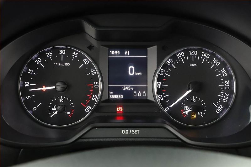 Škoda Octavia (2017) 1.6 TDI, Navi, Xenony - fotka 10 z 15