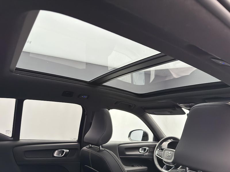 Volvo XC40 T4 RECHARGE ULTIMATE AUT - fotka 27 z 51