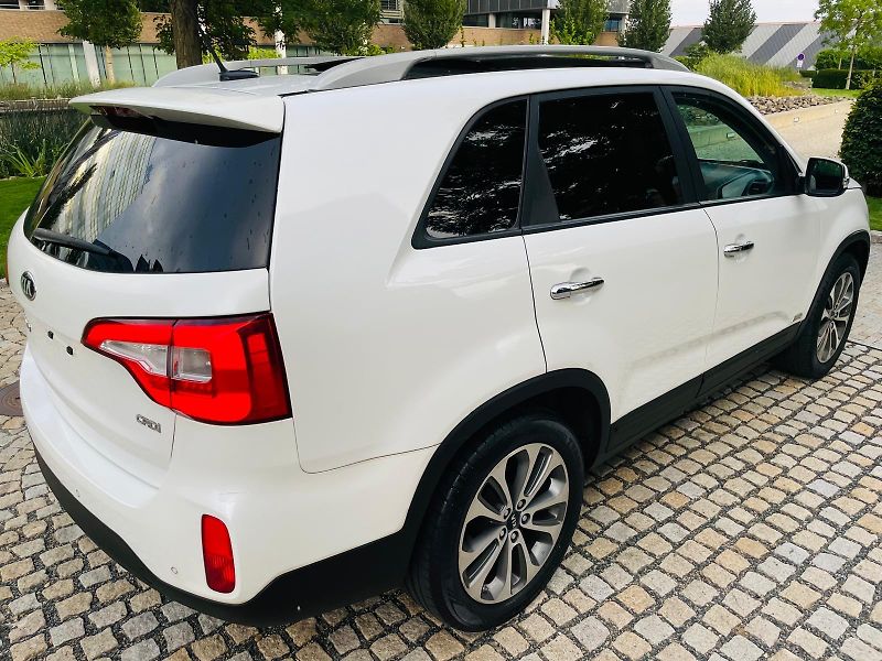 Kia Sorento 2.2D 4x4 MANUÁL KAMERA TAŽNÉ - fotka 13 z 48