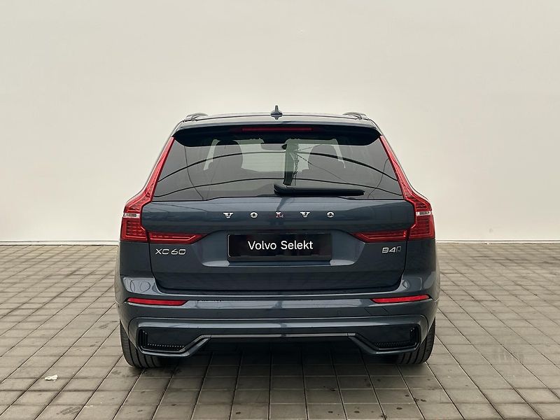 Volvo XC60 2.0  B4 4x4 ULTIMATE - fotka 4 z 33