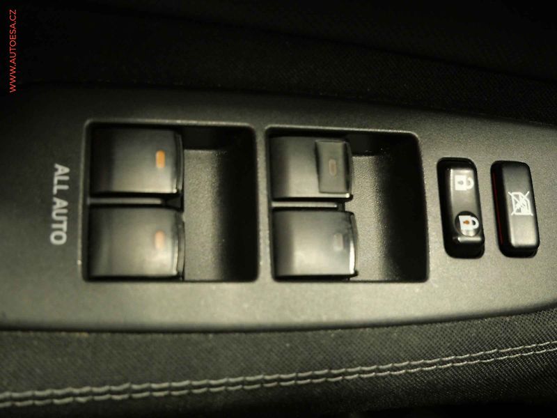 Kia Ceed (2009) 1.4i, 1.maj,ČR, AC - fotka 14 z 21