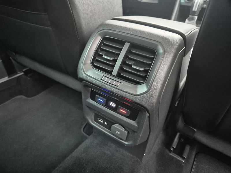Volkswagen Tiguan 2,0TDi 140kw DSG 4x4 18ALU TZ - fotka 44 z 50