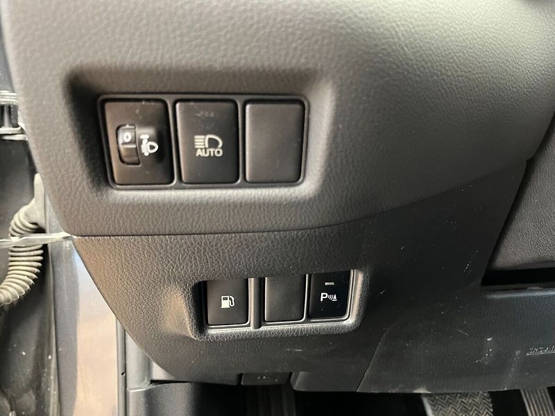 Toyota C-HR Hybrid 1.8 VVT-i E-CVT Active - fotka 12 z 21