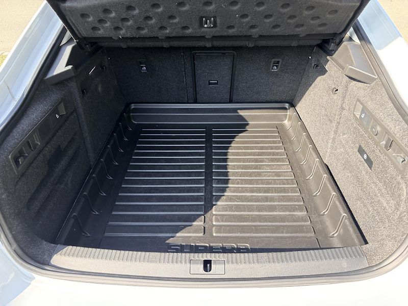 Škoda Superb 2.0TDI DSG MATRIX CANTON - fotka 50 z 59