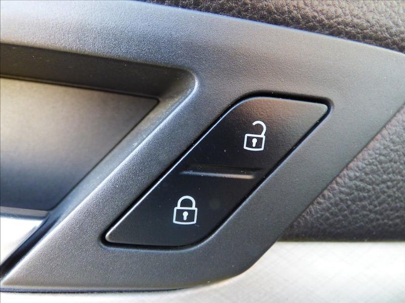Volkswagen Golf 1,0 TSI Virtual Cockpit  Life - fotka 23 z 49