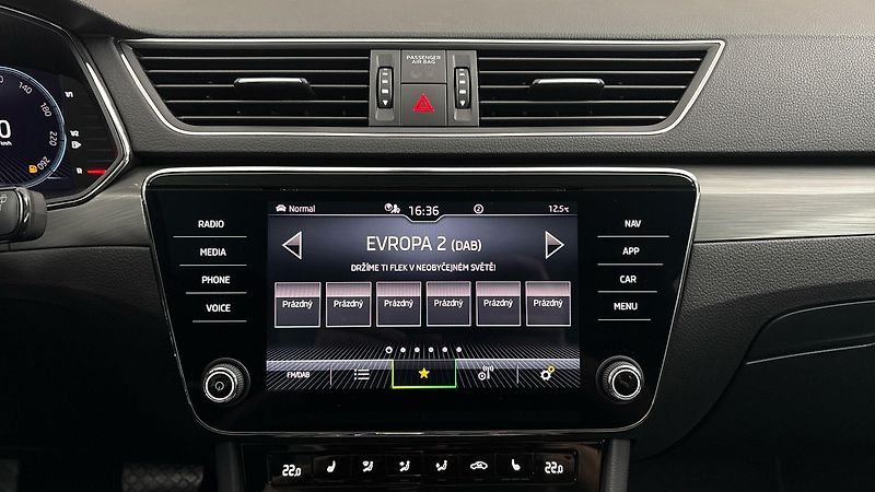 Škoda Superb 2.0 TDI DSG Style Combi - fotka 11 z 28