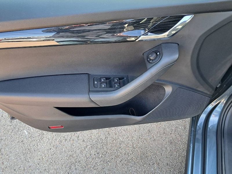 Škoda Octavia (2018) OCTVIA COMBI III FC STYLE 2.0 - fotka 14 z 26