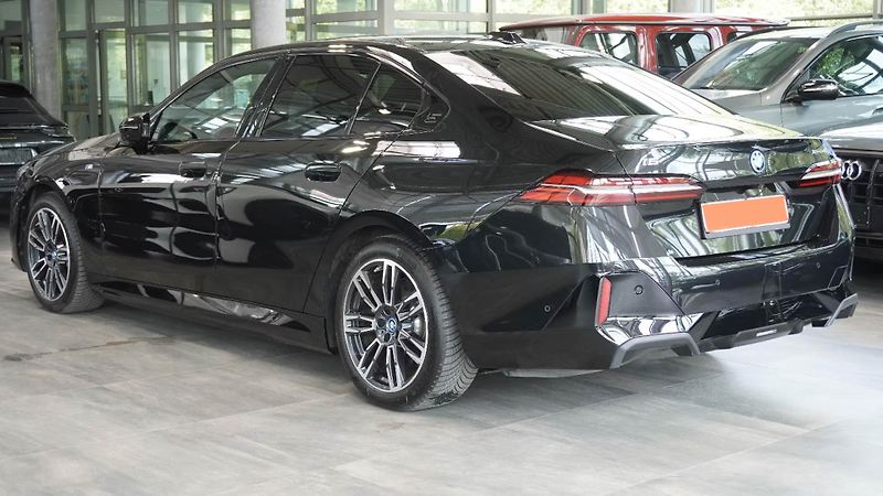 BMW i5 xDrive40 M-Sport HuD 360 Venti - fotka 7 z 24