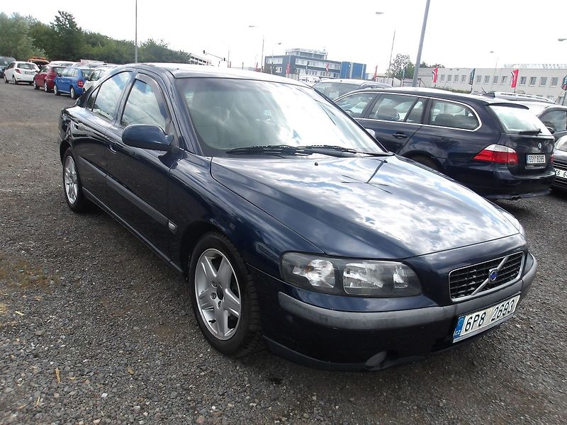 Volvo S60 2,4D JEZDÍ DOBŘE ! PĚKNÝ ! - fotka 2 z 31