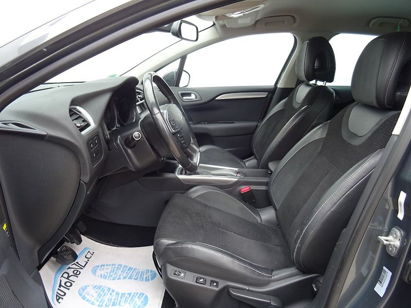 Citroën C4 (2013) 1.6HDi,84kW,S.kn,klima,ALU - fotka 11 z 23