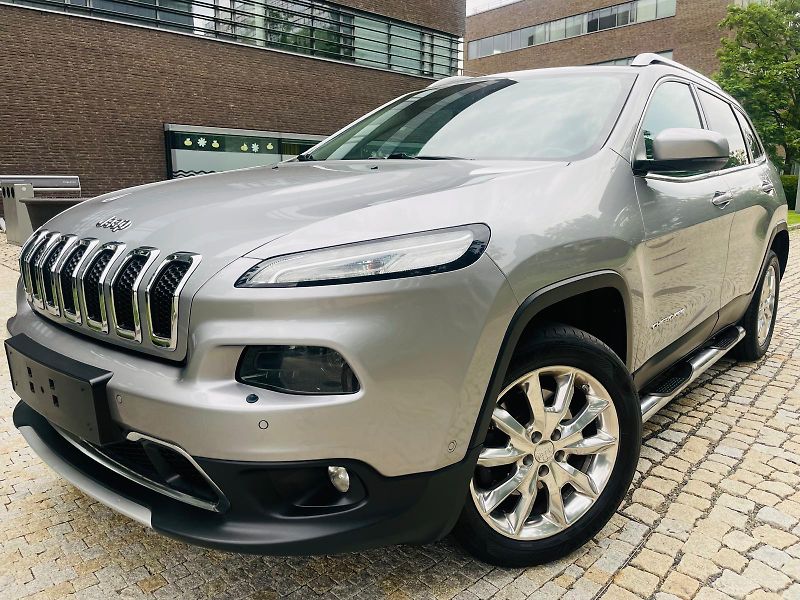 Jeep Cherokee 2.0D 4x4 AUT KAMERA TAŽNÉ LED - fotka 2 z 50