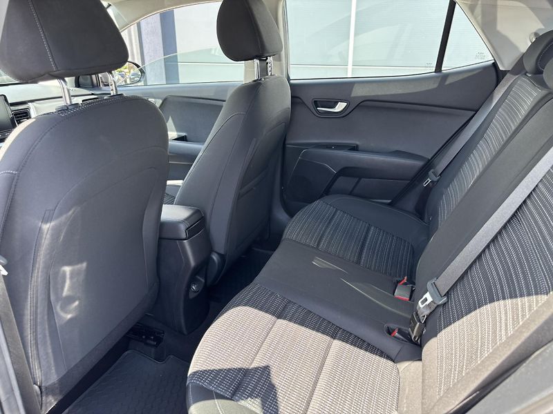 Kia Stonic (2023) Exclusive 1.0 T-GDI - fotka 17 z 18