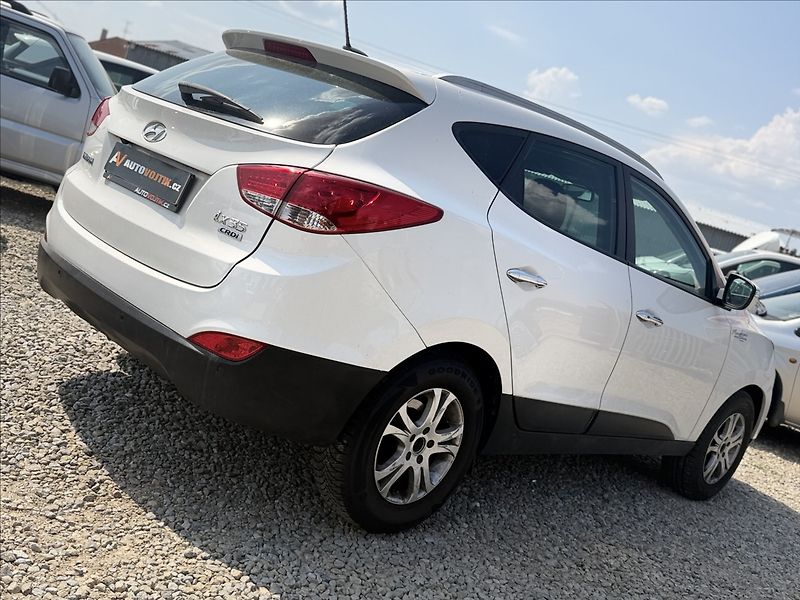 Hyundai ix35 2,0 135kW A/T NAVI PANO 4X4 - fotka 5 z 32