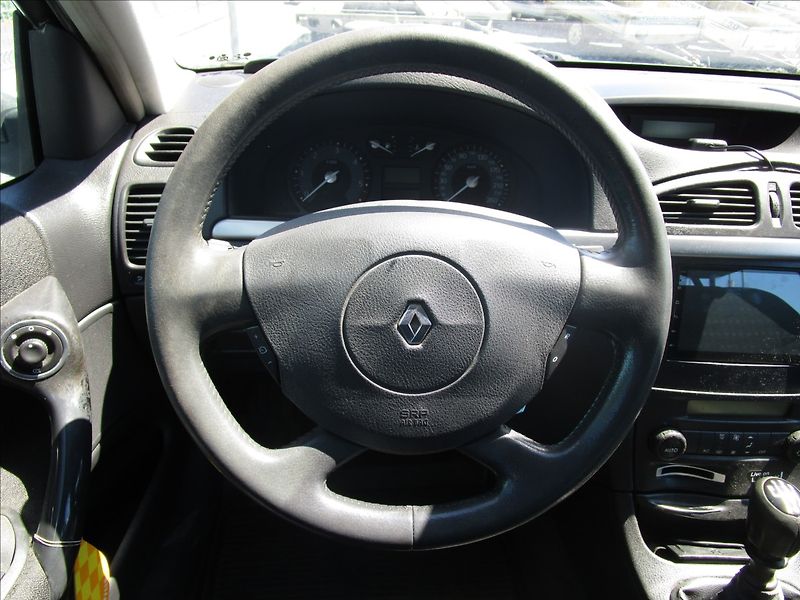 Renault Laguna Grandtour 1.9dCi, aut Klima - fotka 8 z 40