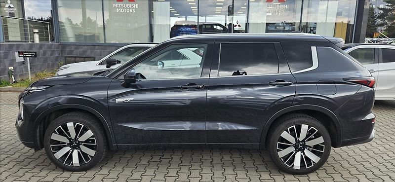 Mitsubishi Outlander 2,4 PHEV 4x4  INSTYLE - fotka 7 z 19