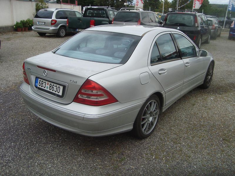 Mercedes-Benz Třídy C (2002) 270CDI - fotka 3 z 15