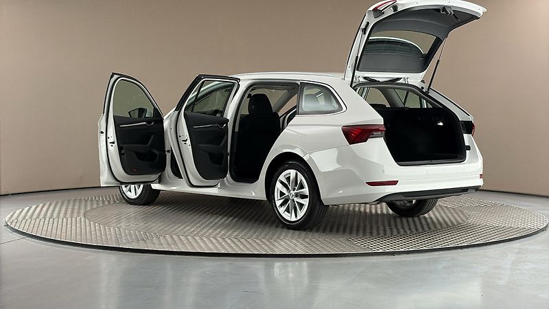 Škoda Octavia 2.0 TDI DSG Style Combi - fotka 7 z 25