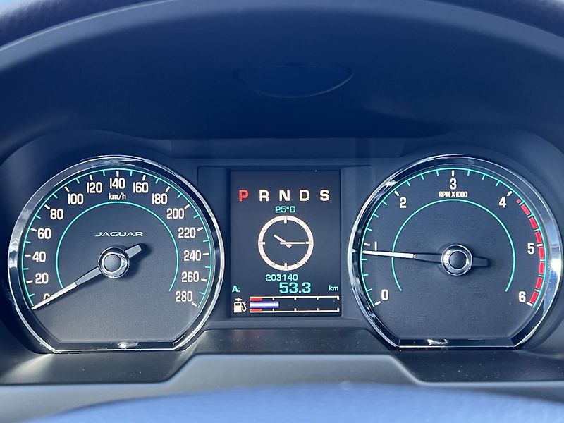 Jaguar XF 3.0D AUTOMAT KŮŽE NAVI KAMERA  - fotka 17 z 51