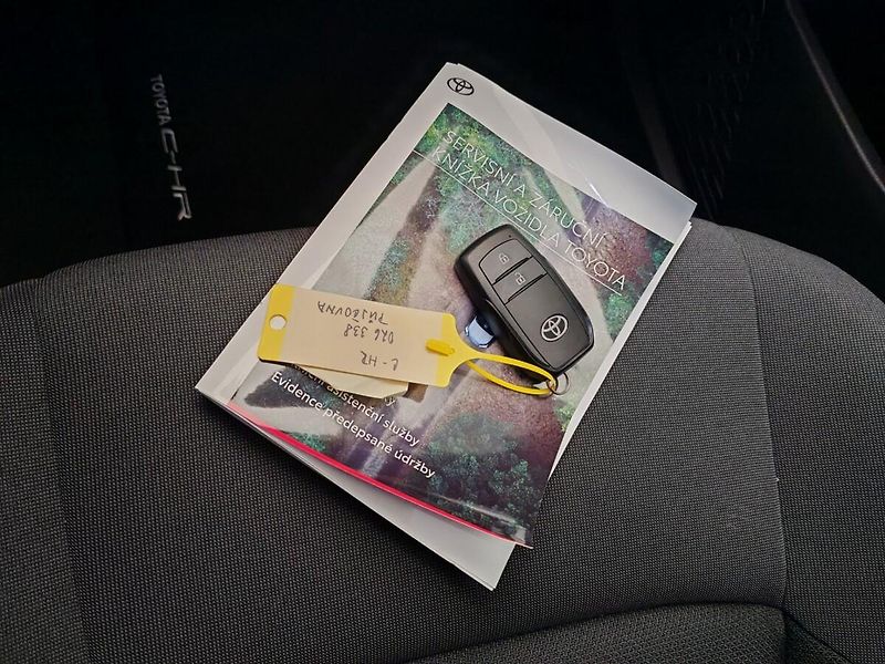 Toyota C-HR - fotka 41 z 41