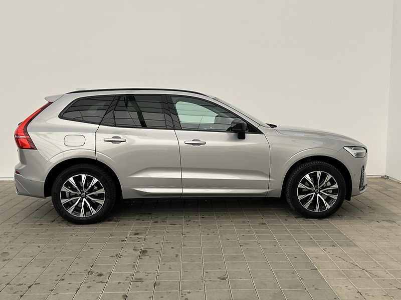 Volvo XC60 2.0 B4 4x4 PLUS  Black - fotka 7 z 29