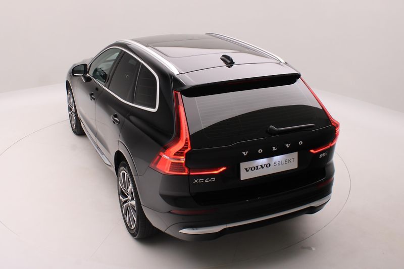Volvo XC60 B5 AWD INSCRIPTION REZERVACE - fotka 13 z 43