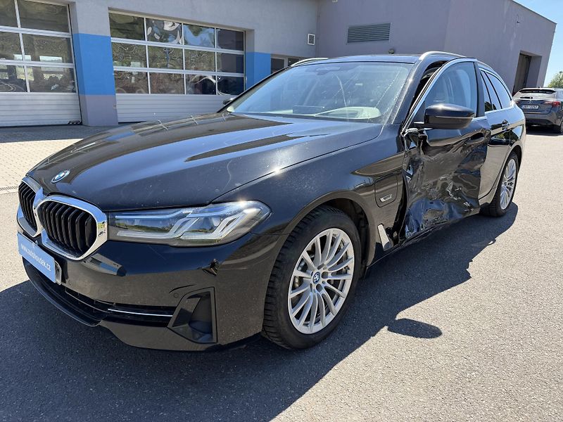 BMW Řada 5 Kombi 530e xDRIVE eDRIVE HEAD - fotka 8 z 20