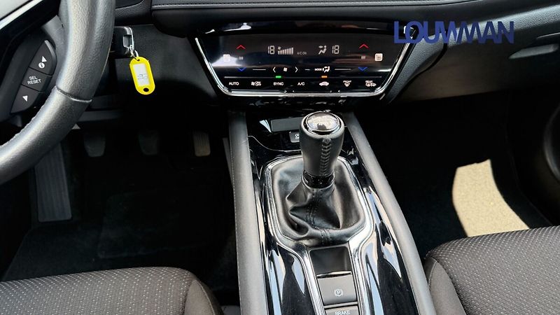 Honda HR-V 1.5 i-VTEC Elegance - fotka 10 z 23