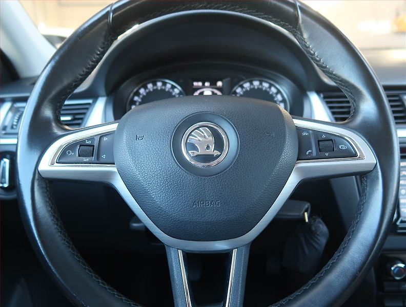 Škoda Rapid (2016) Spaceback 1.4 TDI, Navi - fotka 15 z 17