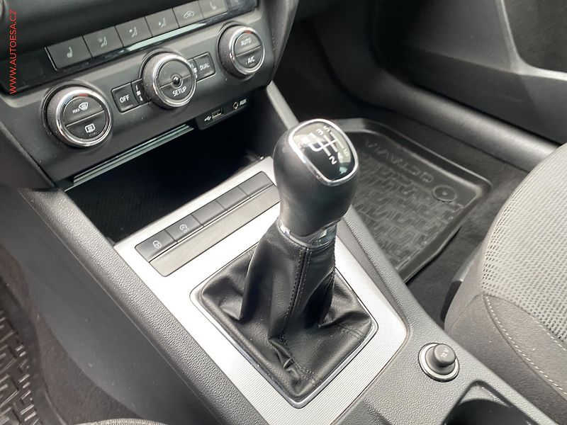 Škoda Octavia (2014) 2.0TDi, ČR, Elegance, bixen - fotka 16 z 18