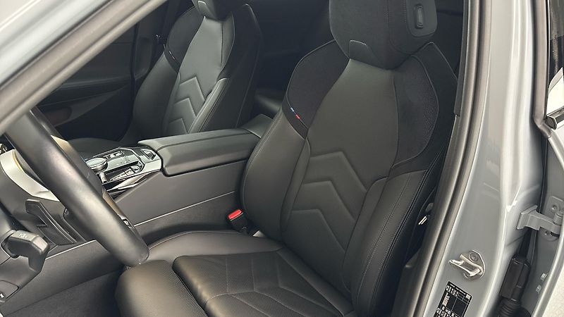BMW i5 40 AUT eDrive M-paket Touring - fotka 15 z 33