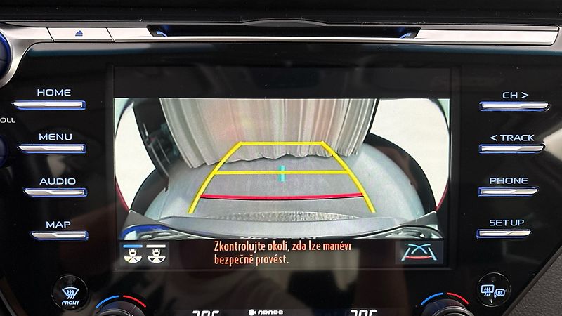 Toyota Camry 2.5 Hybrid AUT Executive - fotka 12 z 27