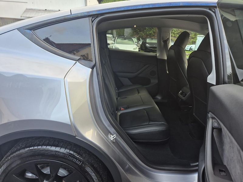 Tesla Model Y LONG RANGE DUAL MOTOR 95,0% - fotka 15 z 49