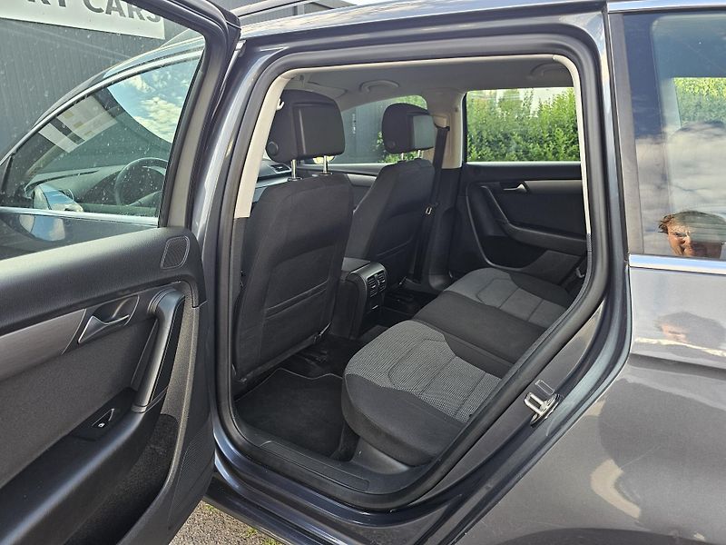 Volkswagen Passat 2.0 TDI 103kW,TEMPOMAT,SERVIS - fotka 34 z 50