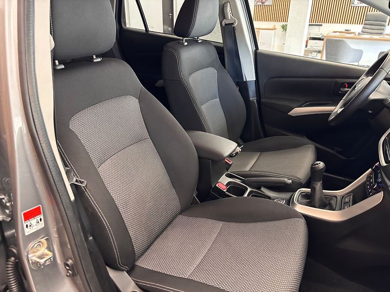 Suzuki SX4 S-Cross Comfort+ 4x4 Navigace /Xenony - fotka 26 z 29