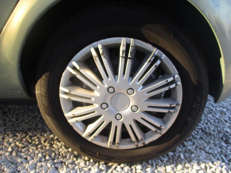 Renault Clio 1.2i ČR +sada kol - fotka 22 z 23