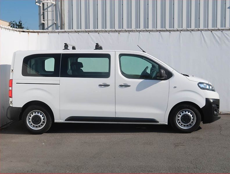 Citroën Jumpy (2019) 2.0 BlueHDi, Bus, 6Míst, ČR - fotka 6 z 16