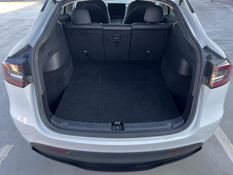 Tesla Model Y Long Range AWD 91% SOH - fotka 9 z 21