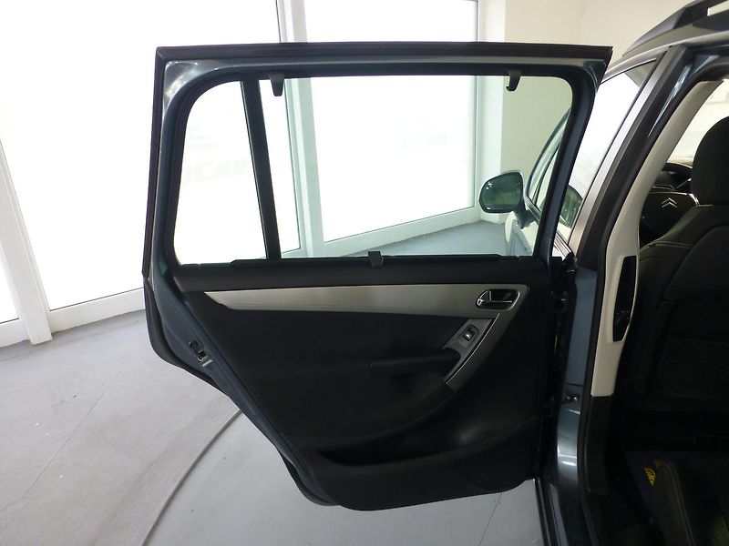 Citroën Grand C4 Picasso (2009) 1,6HDI**KLIMATIZACE***7 MÍST** - fotka 12 z 29